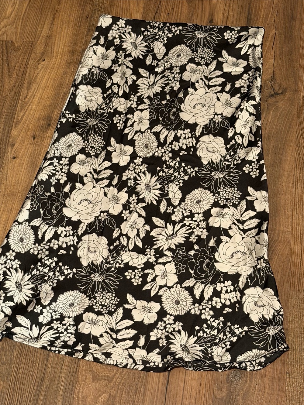 Black and White Timing Floral Midi Skirt